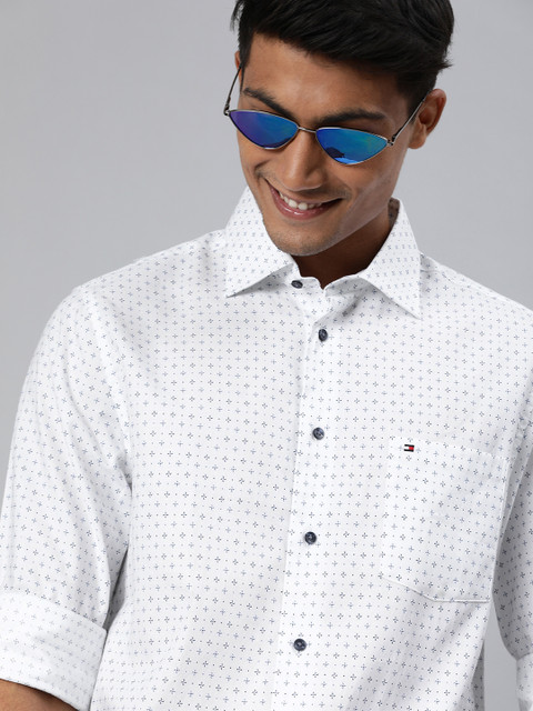 

Tommy Hilfiger Men White & Blue Regular Fit Printed Casual Shirt