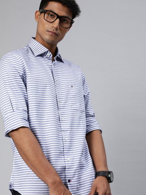 

Tommy Hilfiger Men White & Blue Regular Fit Striped Casual Shirt