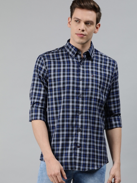 

Tommy Hilfiger Men Black & Blue Regular Fit Checked Casual Shirt