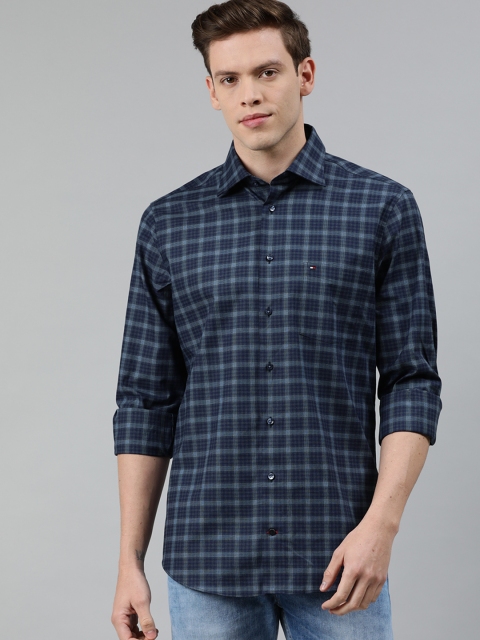 

Tommy Hilfiger Men Blue Regular Fit Checked Casual Shirt