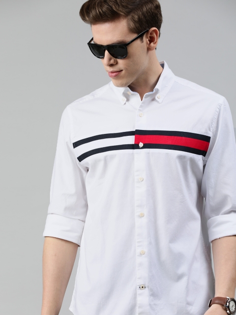 

Tommy Hilfiger Men White & Black Regular Fit Striped Casual Shirt