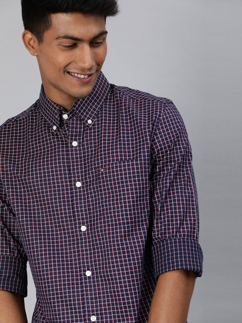 

Tommy Hilfiger Men Navy Blue & Red Regular Fit Checked Casual Shirt