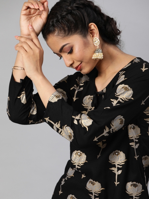 

Ishin Women Black & Off-White Printed Kurta with Palazzos