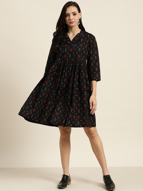 

Sangria Women Black & Maroon Printed Pure Cotton Wrap Dress