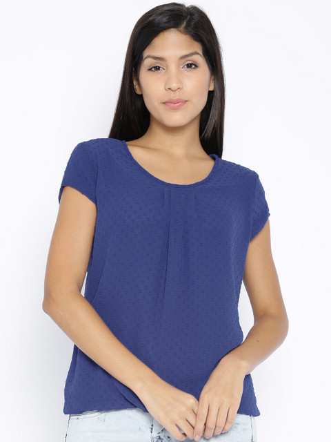

Arrow Woman Blue Top