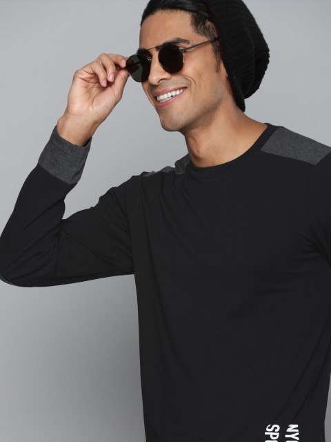

HERE&NOW Men Black Solid Round Neck T-shirt With Printed Detailing