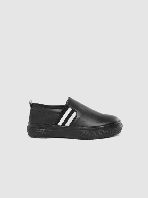 

YK Boys Black Solid Slip-On Sneakers
