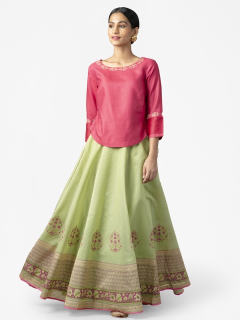 

Fabindia Women Fuchsia & Green Printed Top with Skirt & Mask