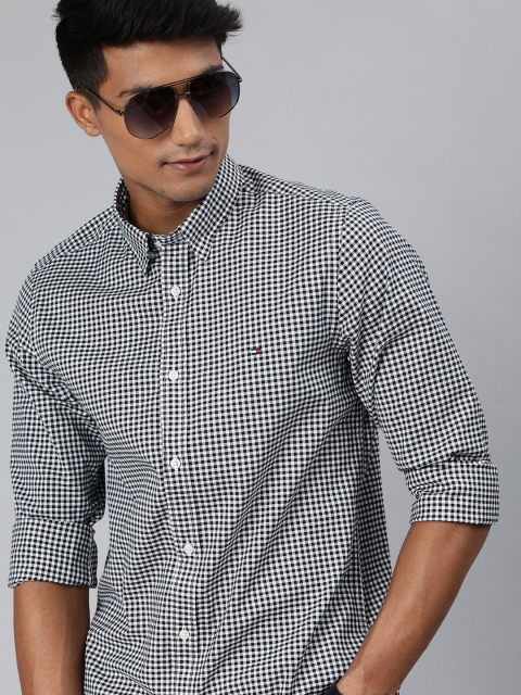 

Tommy Hilfiger Men Navy Blue & White Slim Fit Checked Casual Shirt