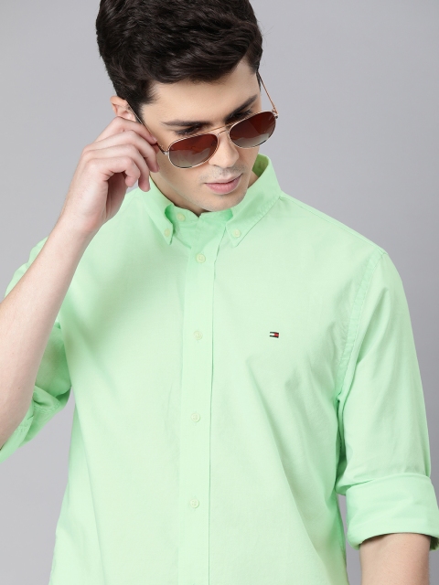 

Tommy Hilfiger Men Green Regular Fit Solid Casual Shirt