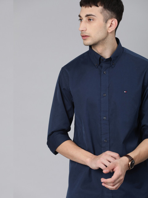 

Tommy Hilfiger Men Navy Blue Regular Fit Solid Casual Shirt