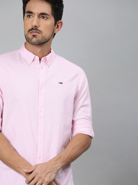 

Tommy Hilfiger Men Pink Slim Fit Solid Casual Shirt