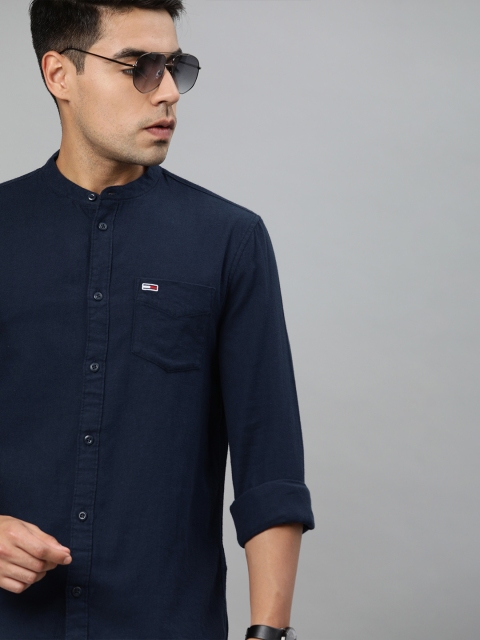 

Tommy Hilfiger Men Navy Blue Regular Fit Solid Casual Shirt