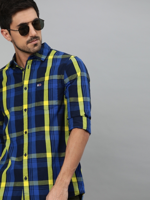 

Tommy Hilfiger Men Blue & Yellow Regular Fit Checked Casual Shirt