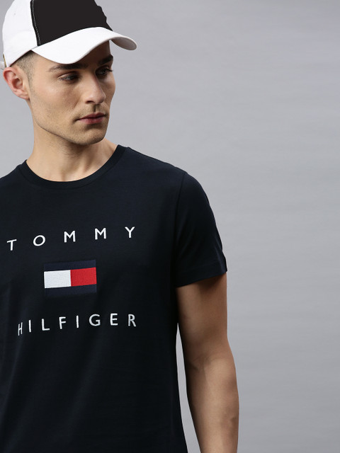 

Tommy Hilfiger Men Navy Blue Self Design Organic Cotton Round Neck T-shirt