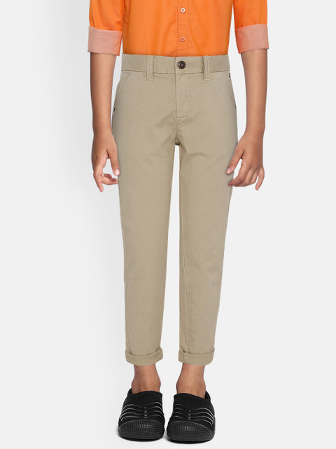 

Tommy Hilfiger Boys Beige Regular Fit Solid Chinos