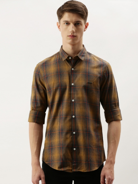 

PETER ENGLAND UNIVERSITY Men Brown & Navy Blue Slim Fit Checked Casual Shirt