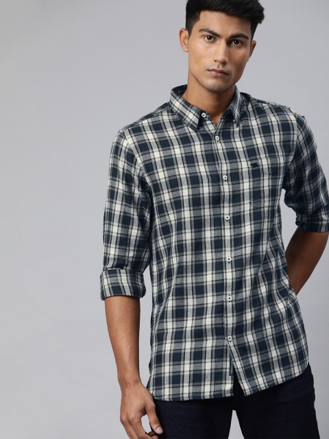 

THE BEAR HOUSE Men White & Navy Blue Slim Fit Checked Casual Shirt