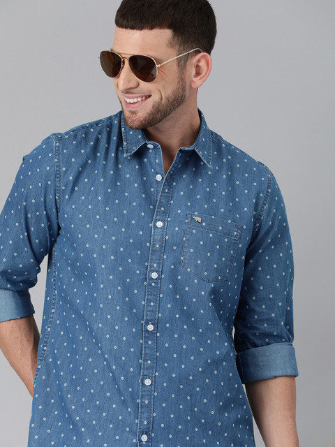 

THE BEAR HOUSE Men Blue & White Geometric Print Pure Cotton Slim Fit Denim Casual Shirt
