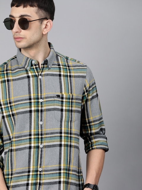 

THE BEAR HOUSE Men Grey & Black Slim Fit Checked Flannel Casual Shirt