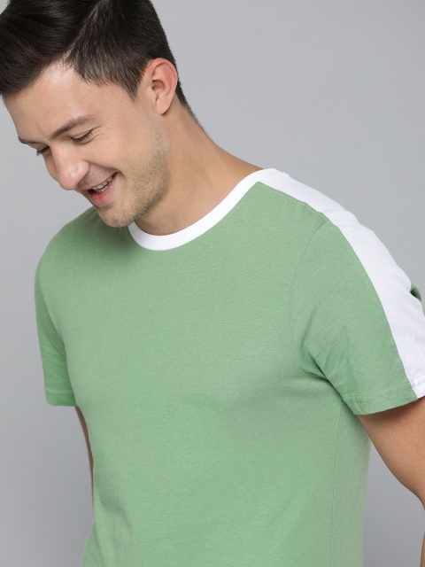 

Mast & Harbour Men Green Solid Round Neck T-shirt with Side Stripes