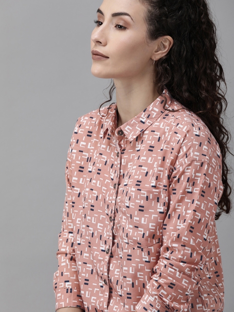 

Roadster Women Peach-Coloured & White Regular Fit Printed Casual Shirt