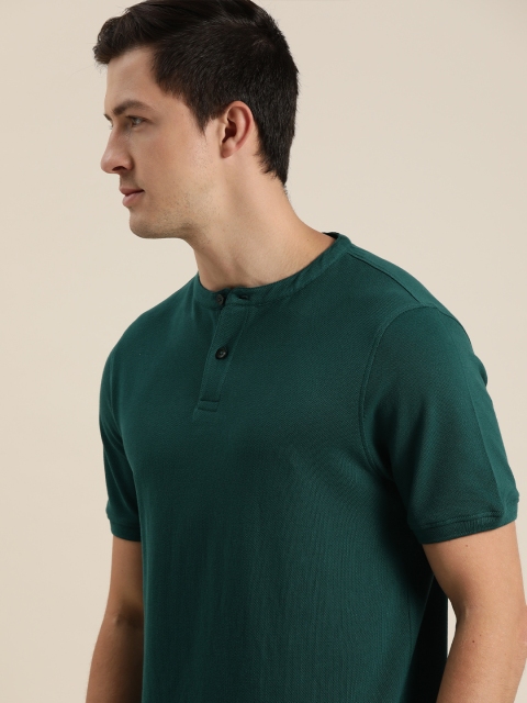

INVICTUS Men Green Solid Henley Neck T-shirt