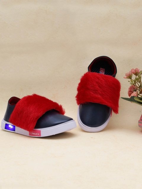 

DChica Girls Blue & Red Colourblocked Slip-On Sneakers