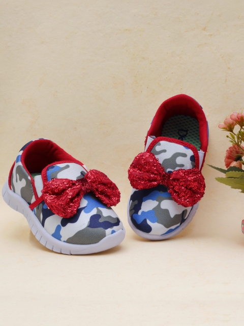 

DChica Girls Blue & White Camouflage Slip-On Sneakers