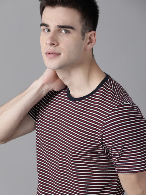 

Roadster Men Navy Blue & Red Striped Pure Cotton Round Neck T-shirt