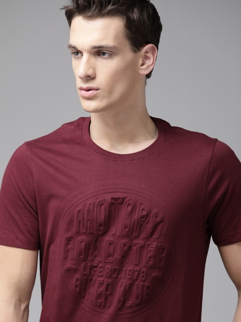 

Roadster Men Maroon Pure Cotton Embossed Print Round Neck Pure Cotton T-shirt