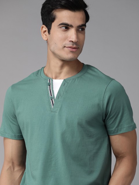 

Roadster Men Green Pure Cotton Solid Henley Neck T-shirt