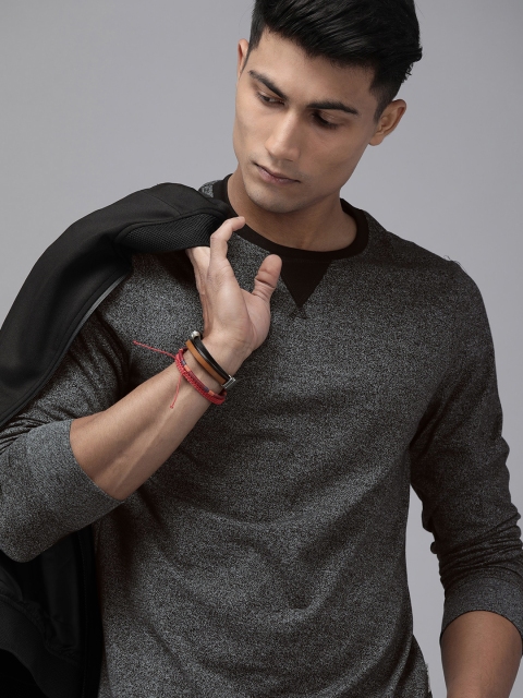 

Roadster Men Charcoal Grey Solid Round Neck T-shirt