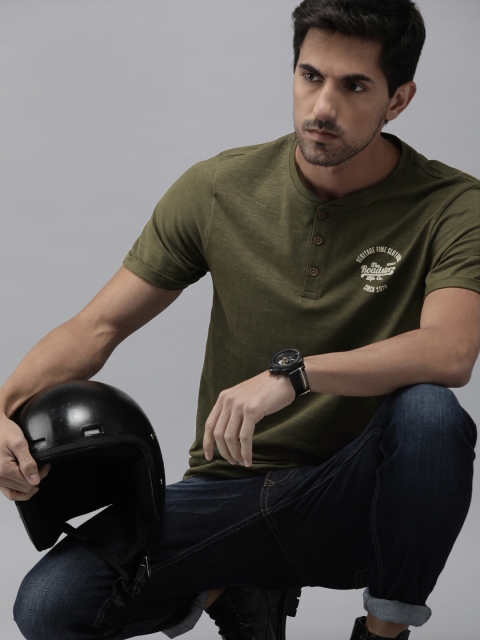 

Roadster Men Olive Green Solid Henley Neck Pure Cotton T-shirt with Printed Detail