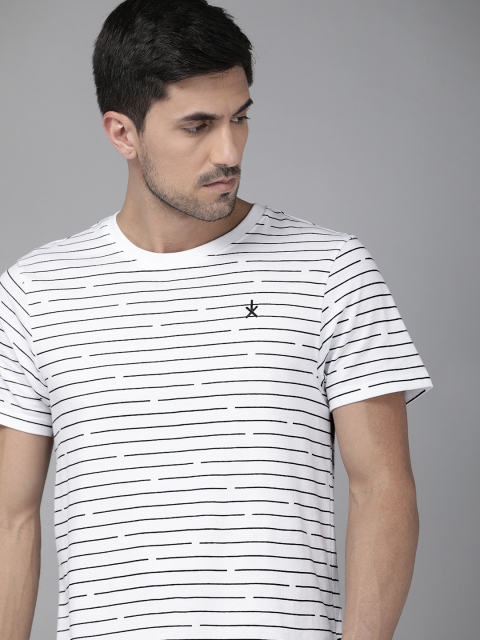 

Roadster Men White Black Striped Round Neck Pure Cotton T-shirt