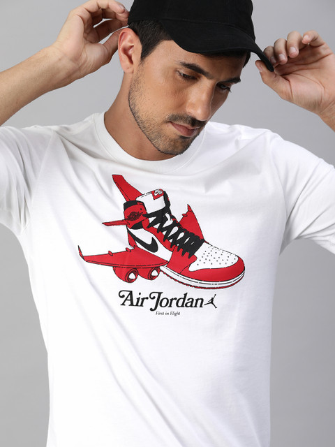 

Nike Men White & Red Jordan Graphic Print Pure Cotton Round Neck T-shirt