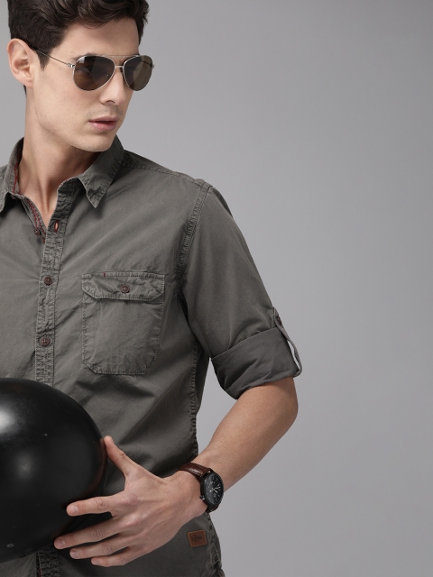 

The Roadster Lifestyle Co Men Grey Regular Fit Solid Casual Shirt