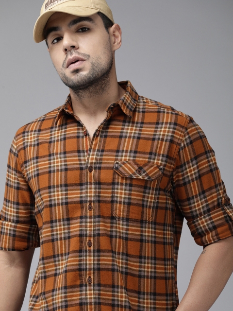 

Roadster Men Mustard Yellow & Black Regular Fit Checked Casual Shirt