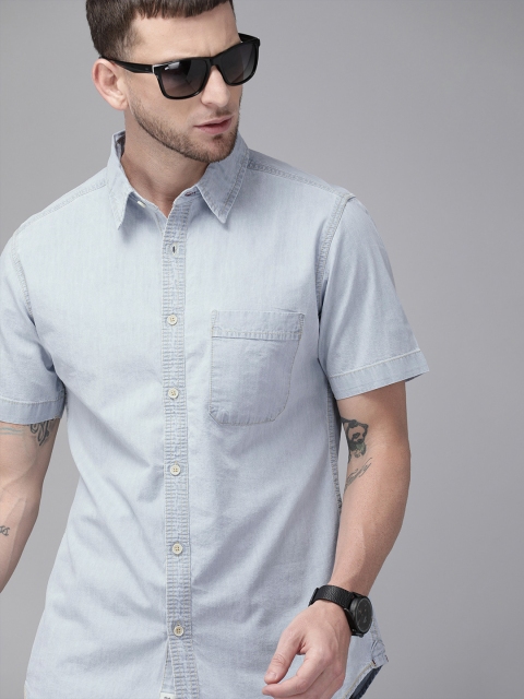 

Roadster Men Blue Regular Fit Solid Chambray Casual Shirt