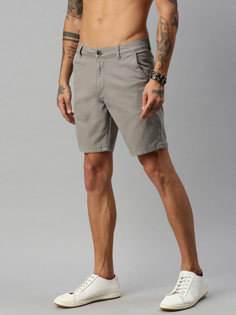 

Roadster Men Grey Solid Regular Fit Regular Shorts