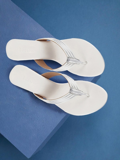 

Metro Women White Striped Wedges
