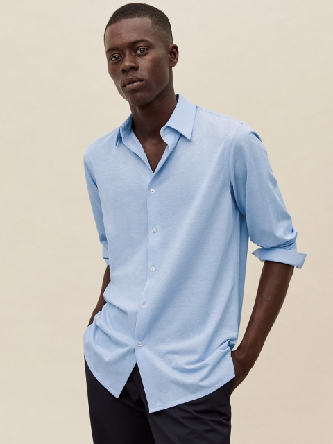 

MANGO MAN Blue Knitted Regular Fit Solid Casual Shirt
