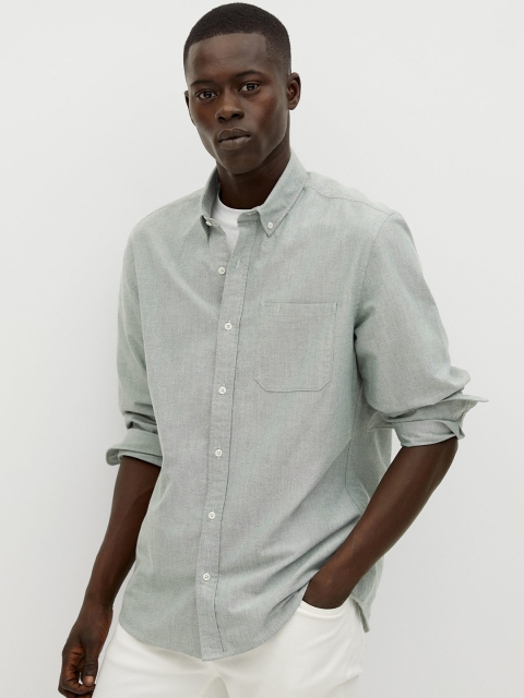 

MANGO MAN Green Oxford Regular Fit Solid Casual Shirt