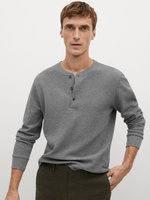 

MANGO MAN Grey Melange Self Design Henley Neck T-shirt