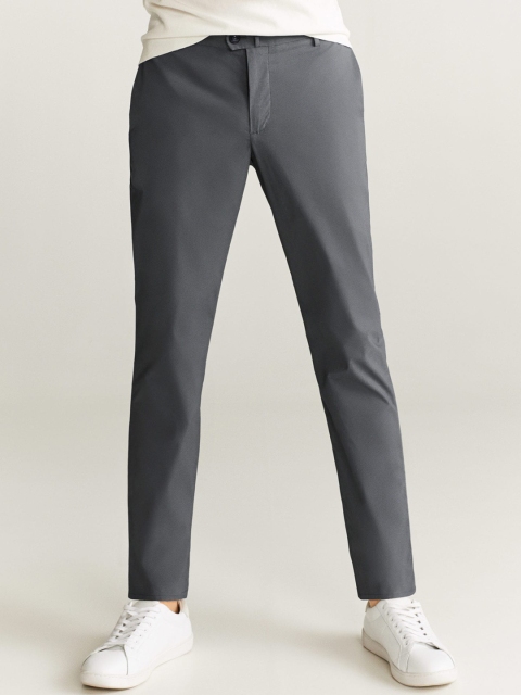 

MANGO MAN Grey Slim Fit Solid Cropped Regular Trousers