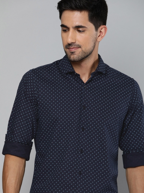 

Mast & Harbour Men Navy Blue & White Regular Fit Printed Casual Shirt