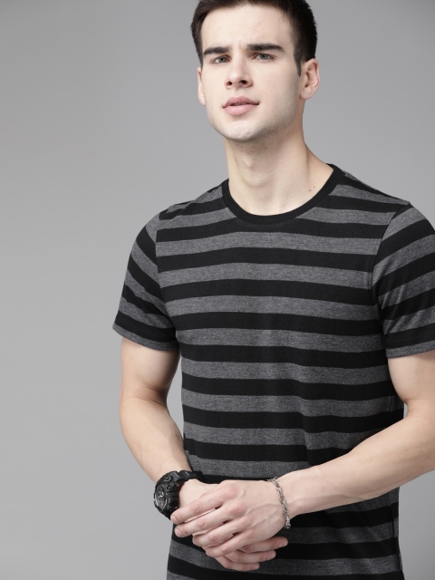 

Roadster Men Charcoal Grey & Black Pure Cotton Striped Round Neck T-shirt