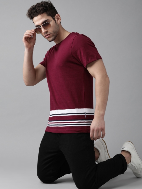 

Roadster Men Maroon & White Solid Pure Cotton Round Neck T-shirt