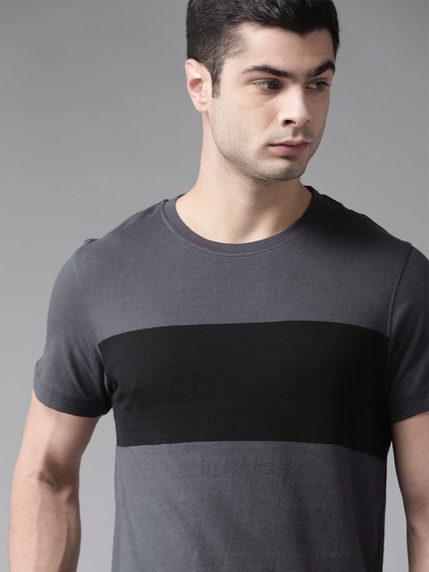 

Roadster Men Grey & Black Pure Cotton Colourblocked Round Neck T-shirt