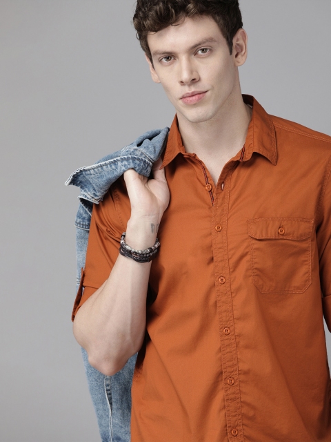 

Roadster Men Rust Hydry Finish Solid Casual Shirt